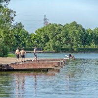 Мастерский прыжок в воду :: Валерий Иванович