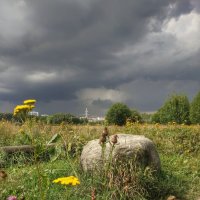 гроза всё ближе... :: Валентина. .