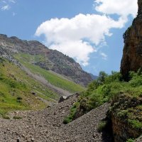 ПО ПУТИ НА ВЕРХ, а Витя маленький такой. :: Виктор Осипчук