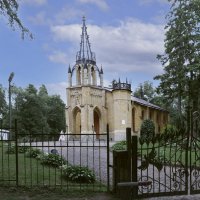 Шуваловский парк. Церковь Петра и Павла в Парголово, СПб. :: Сергей 