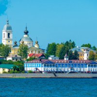 Вид на г.Мышкин с противоположного берега р.Волга :: Александр Ульныров