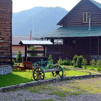 Дворик в селе Артыбаш :: Татьяна Лютаева