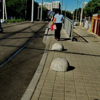 У трамвайной остановки... :: Николай Саржанов