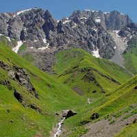 ДОЛИНА БАДАКСАЯ, большой камень. :: Виктор Осипчук