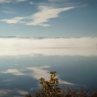 Утро, окутанное туманом, над водной гладью. :: Вадим Басов