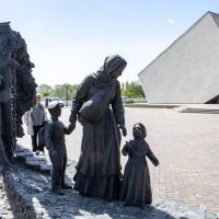 Пос. Сирень, мемориальный комплекс "Путь возрождения народов Крыма". Депортация :: Gen 