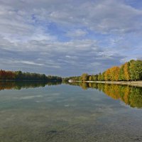 В осенних ритмах жизнь так хороша, Светла и бесшабашно-разноцветна.... :: Галина 