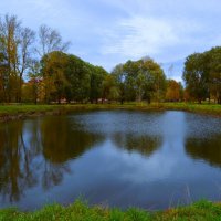 Цивильск. Пруд Старого городского парка осенью. :: Пётр Чернега