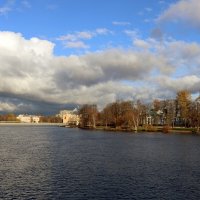 Осень в рукавах Невы :: Ольга 