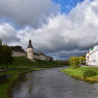 Псковский кремль и Советская набережная. :: Татьяна Глинская