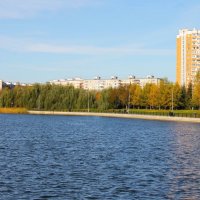 ОСЕННИЙ ДЕНЬ В ГОРОДЕ :: Валентина 