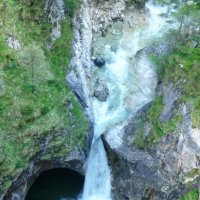 Водопад в горном ущелье :: Eвгения Генерозова
