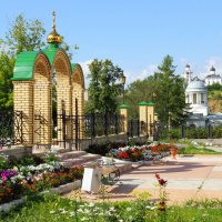 У храма :: Геннадий Дмитриев