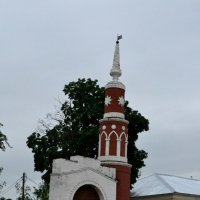 Падающая башенка Брусенского монастыря в Коломне :: Борис Русаков