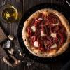 Пицца с моццарелой и вяленными томатами и бокалом вина. :: Максим Коломыченко
