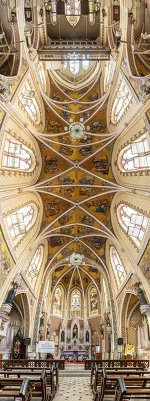 Головокружительные вертикальные фото панорамы церквей