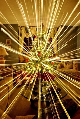 What Happens When You Take A Long-Exposure Picture Of A Christmas Tree While Zooming Out