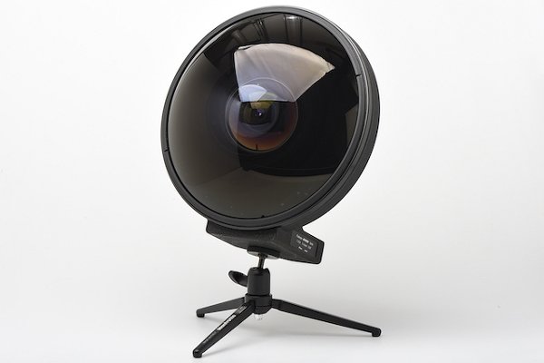 Nikkor 6 мм F/2.8 - фото объектив который может видеть позади себя