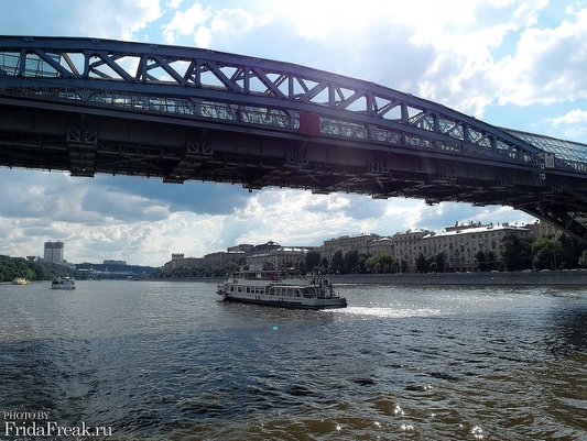 Москва-река днём, ночью и утром...