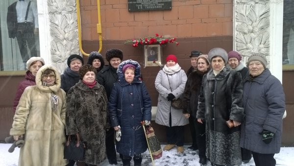 23.02.2017 Акция по возложению цветов к памятникам и мемориальным доскам героям Великой Отечественной войны, посвященная Дню защитника Отечества