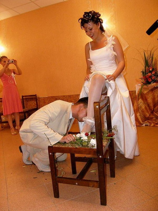 Развратная невеста трахается с фотографом перед свадьбой в белом платье