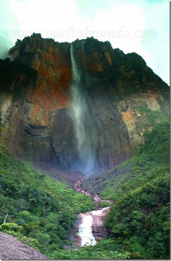 водопад Анхель в зелени