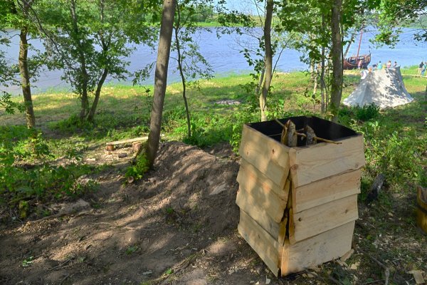 однако мы знаем что есть копчение и по-холодному ... коптильня(вид сверху)