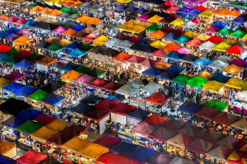 Приз зрительских симпатий в категории “Города”: “Цветастый рынок”, Бангкок, Таиланд, автор – Каджан Мадрасмаил