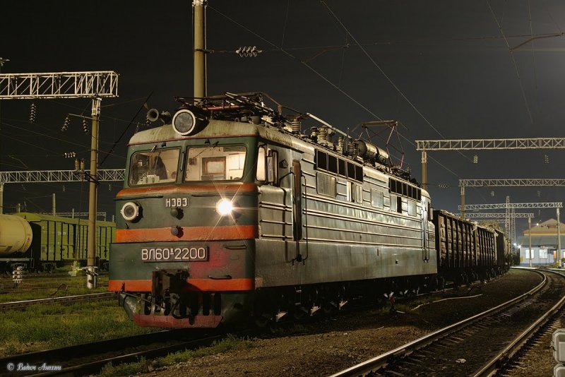 Electric locomotive VL60K-2200 with train on train