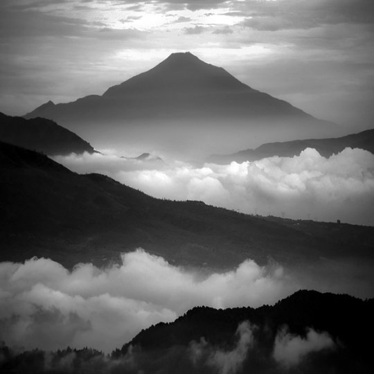 Потрясающие фотографии вулкана Бромо на острове Ява - №8