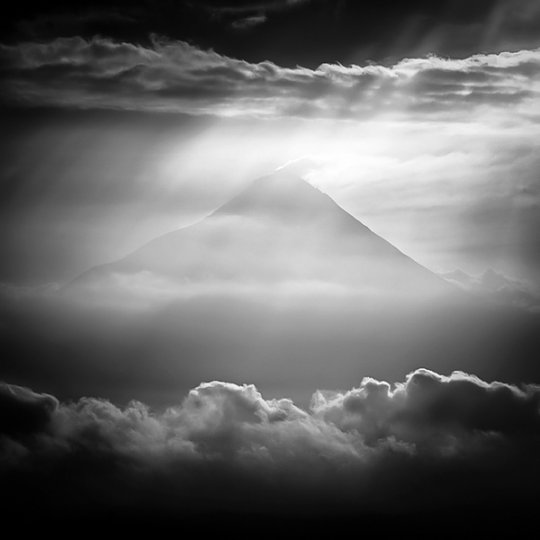 Потрясающие фотографии вулкана Бромо на острове Ява - №12