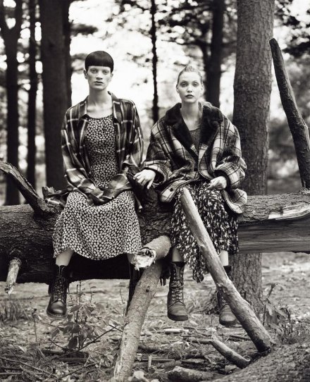 Кристен Макменами и Надя Ауэрманн, Vogue США, 1992.