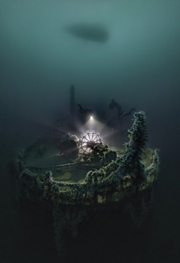 Лучшие фото в номинации «Обломки». Alex Dawson / Underwater Photographer of the Year 2022