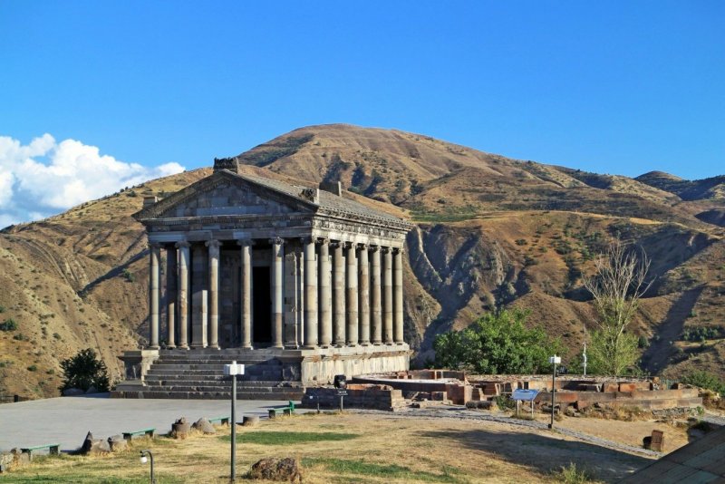 Языческий храм в Гарни, построенный в I веке нашей эры царём Трдатом I. Котайкская область, долина реки Азат, Армения.