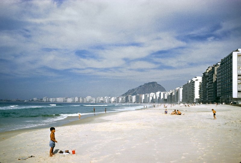 Пляж Копакабана в Рио-де-Жанейро, 1960 год.