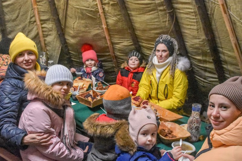 ФОТО 19 : конкурс - гостеприимный стол с национальной едой ханты и манси