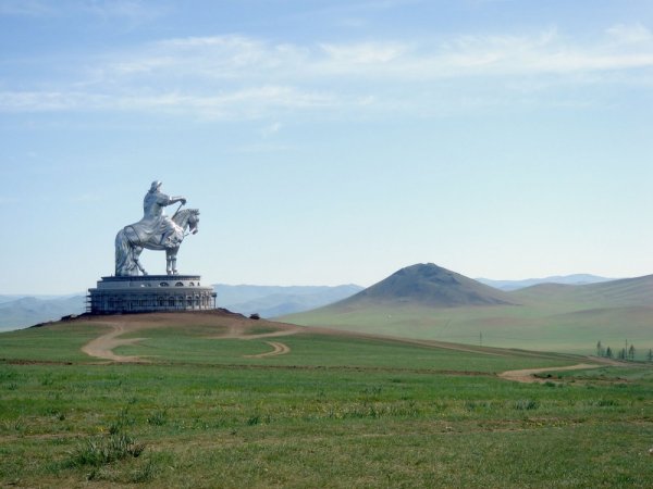 удачный кадр фото - Памятник Чингисхану, Монголия. Reddit