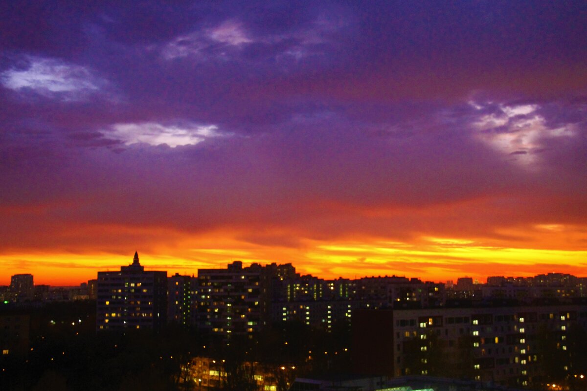 ОСЕННИЙ ЗАКАТ В ГОРОДЕ - Валентина 