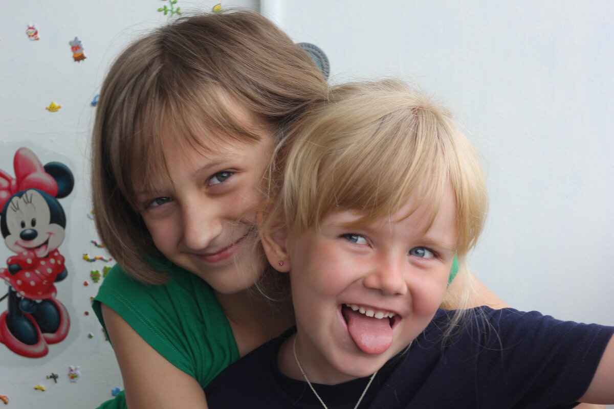 Сестрёнки - Лариса Елисеева