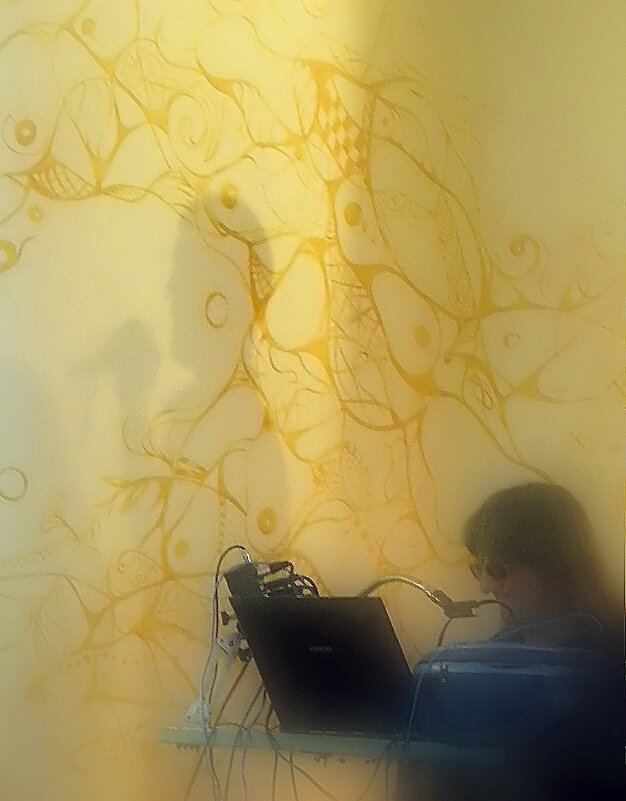 Поющая тень - Роман Савоцкий