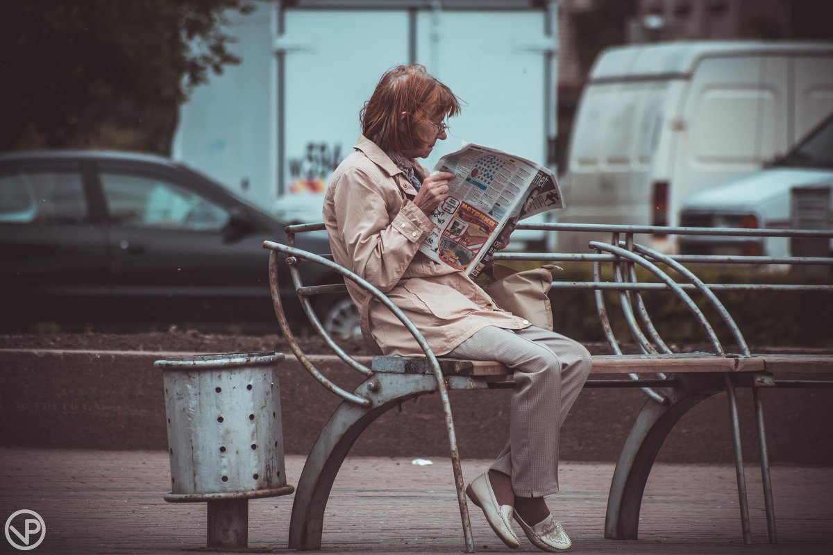 Читающая бабушка - Виталий 