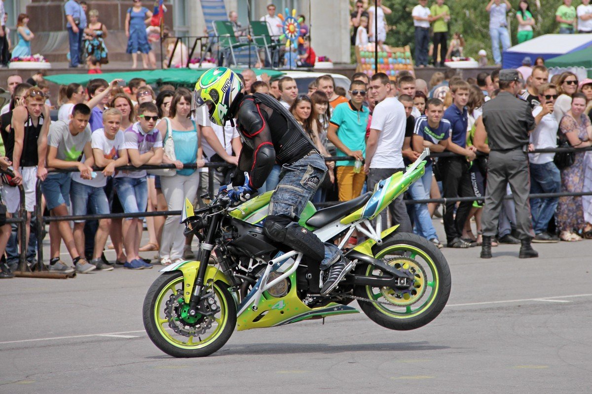 *** - Александр Николаев