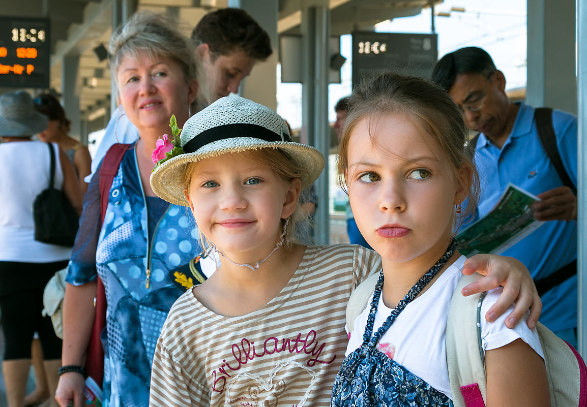 Ожидание поезда. - Евгений Поляков