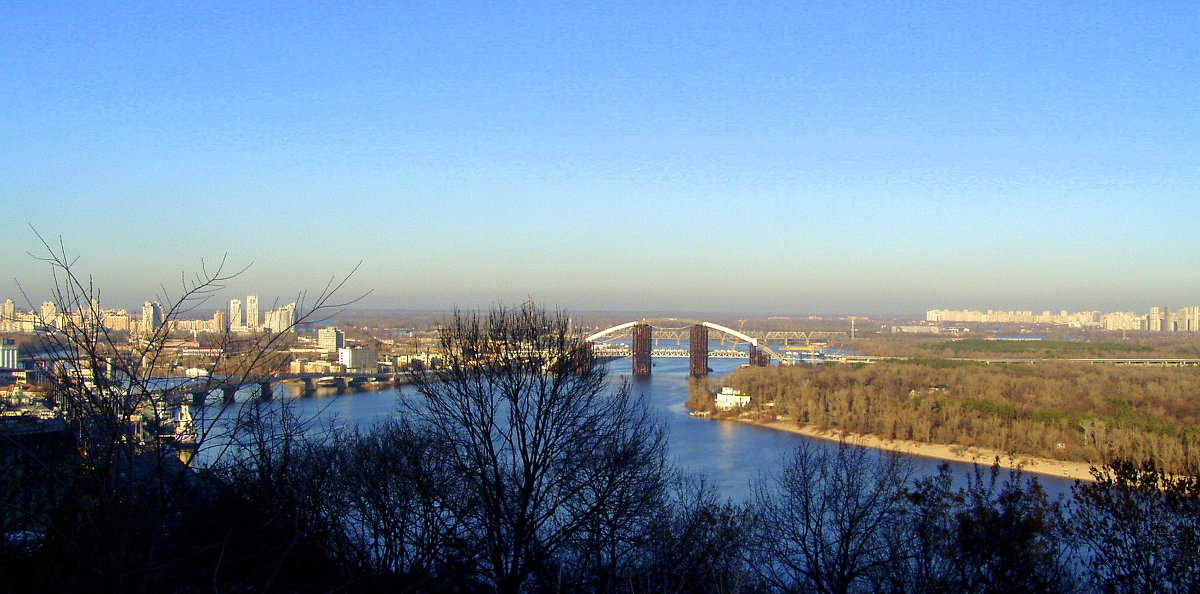 Вид Киева с холма с недостроенным мостом - Лара Амелина