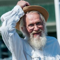 Дедушка в шляпе :: Юрий Гладилин