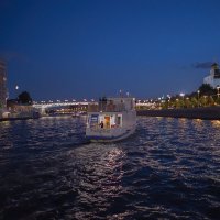 Вечером по Москва-реке :: Yevgeniy Malakhov