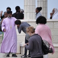 У храма :: Евгений Якубсон