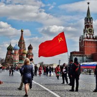 Красное на Красной :: Валерий Антипов