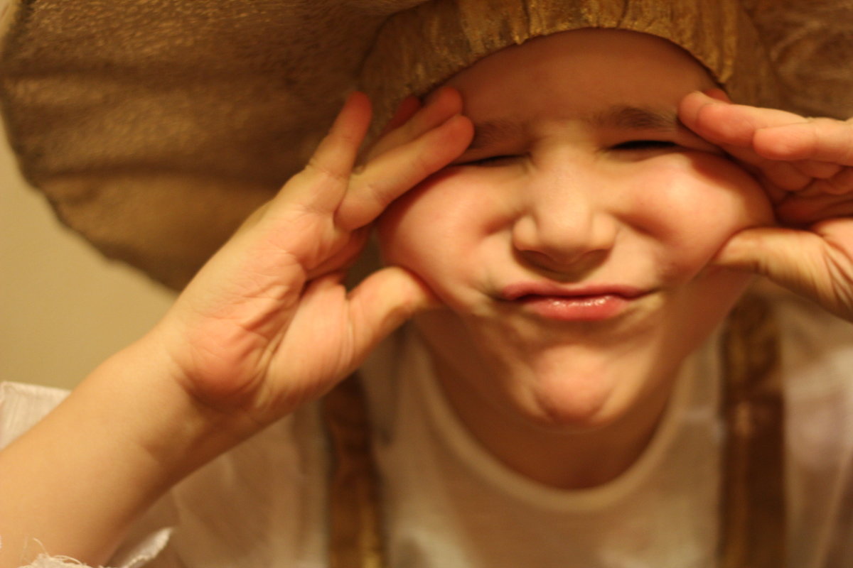 Кривляки послее утренника - Светка Футболистка