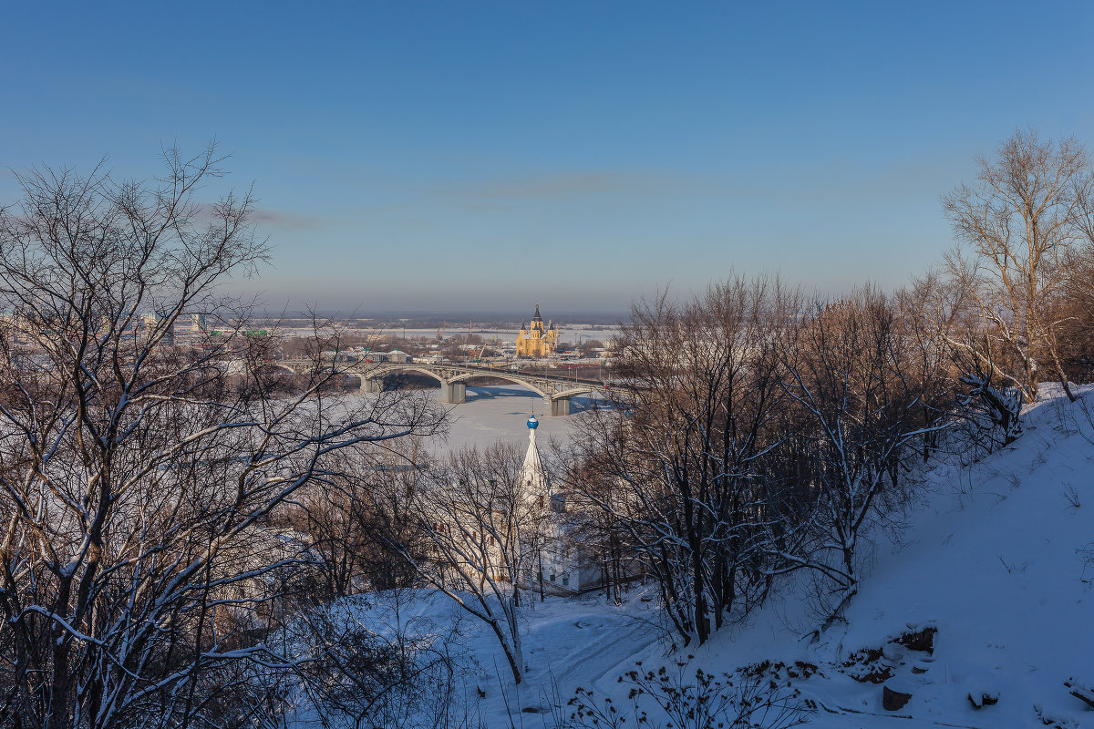 Н.Новгород. Благовещенский собор мужского моностыря (белое здание). Собор Александра Невского. - Максим Баранцев